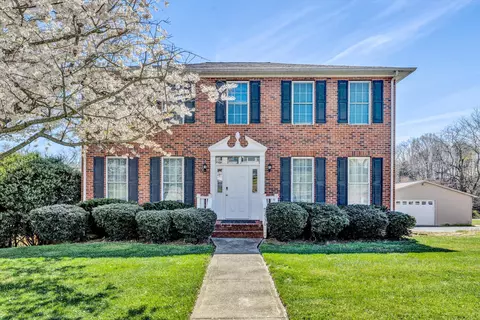 2530 Fountain Ln, Vinton, VA 24179