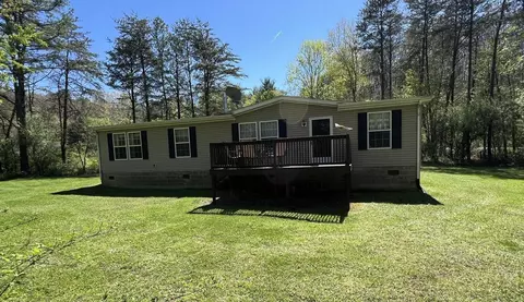 17 Homestead Rd, New Castle, VA 24127