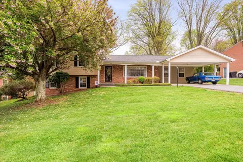 2133 Pelham Dr, Roanoke, VA 24018