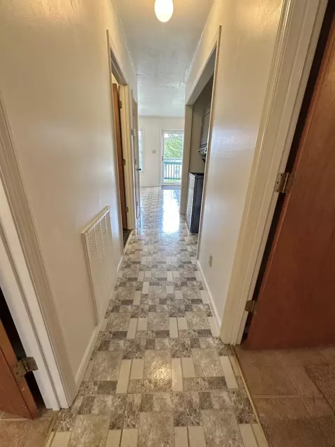 Entry Way - 527 E Hemlock St, Covington, VA 24426 photo 2 of 2