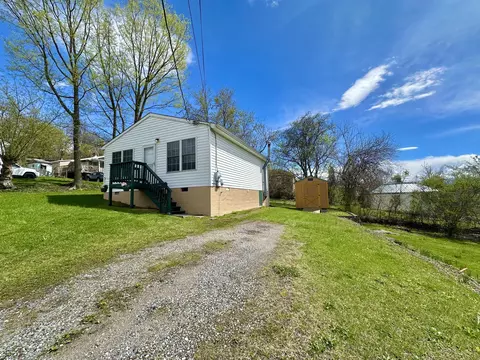Exterior - 527 E Hemlock St, Covington, VA 24426 photo 3 of 7