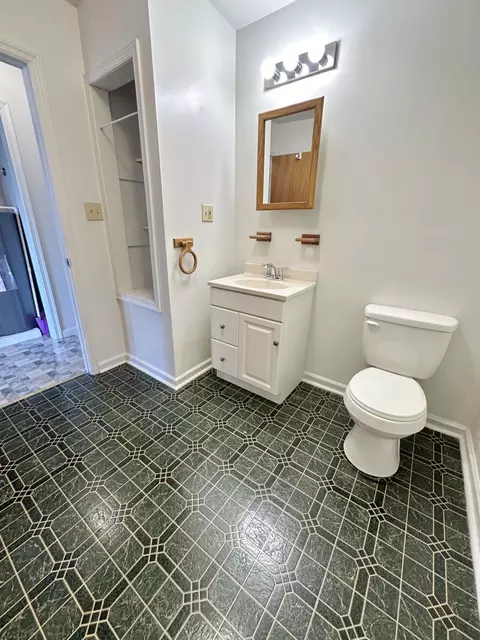 Bath - 527 E Hemlock St, Covington, VA 24426 photo 2 of 3