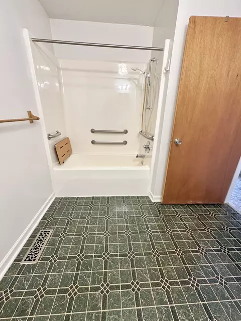 Bath - 527 E Hemlock St, Covington, VA 24426 photo 3 of 3