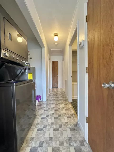 Entry Way - 527 E Hemlock St, Covington, VA 24426 photo 1 of 2