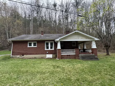 6731 Circle Creek Dr, Boones Mill, VA 24065