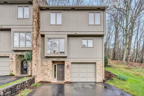 3269 Londonderry Ln, Roanoke, VA 24018