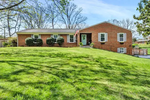 1717 Driftwood Ln SW, Roanoke, VA 24018