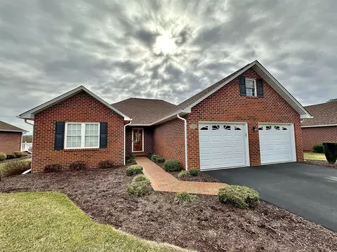 345 Rockshire Dr, Martinsville, VA 24112