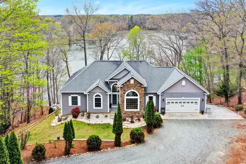 90 Journeys End Dr, Wirtz, VA 24184