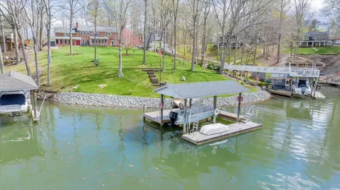 217 Peninsula Dr, Moneta, VA 24121