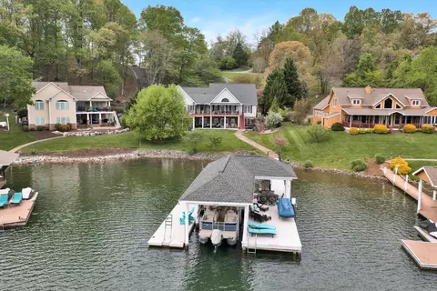 3820 Bluewater Dr, Moneta, VA 24121