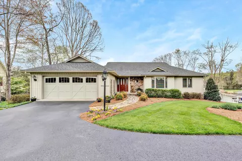40 Bay View Cir, Penhook, VA 24137