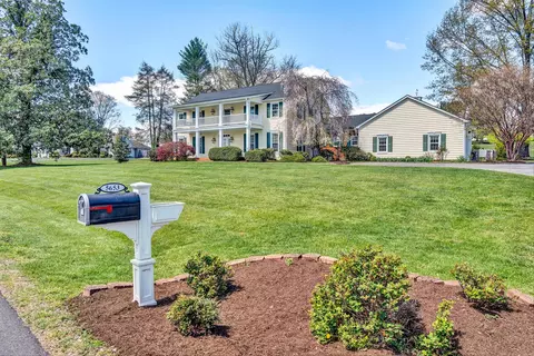 5653 Club Ln, Roanoke, VA 24018
