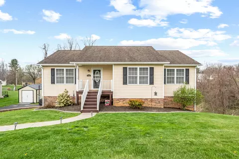 1980 Peakland Dr, Pulaski, VA 24301