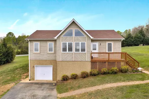 1096 Park Mountain Ter, Huddleston, VA 24104
