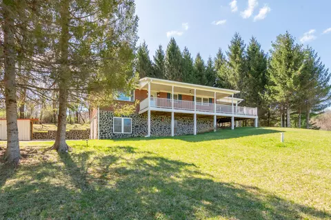 271 Burnett Rd SW, Meadows Of Dan, VA 24120