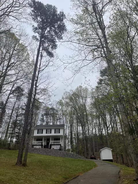 289 Crawford Dr, Moneta, VA 24121