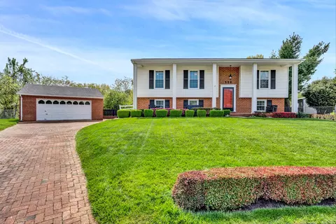 320 Stoneacres Dr, Vinton, VA 24179