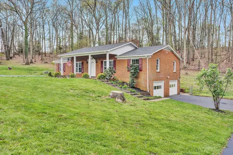 355 Pin Oak Dr, Blue Ridge, VA 24064