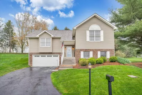 208 Glen View Ln, Radford, VA 24141
