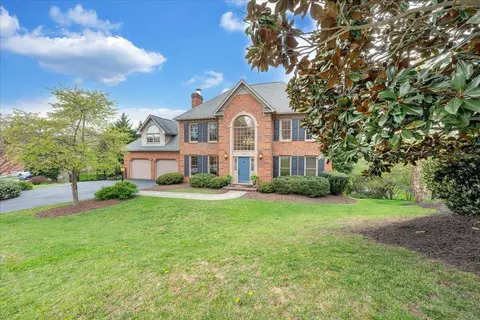 4582 Chippenham Dr, Roanoke, VA 24018