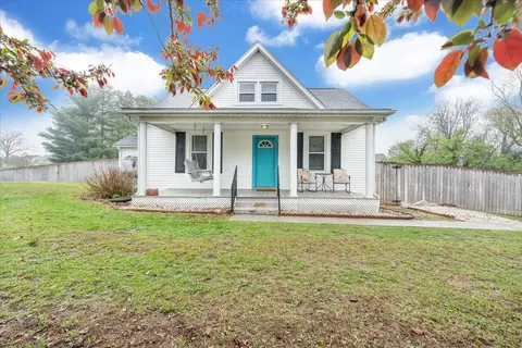 2221 Carvin St NE, Roanoke, VA 24012