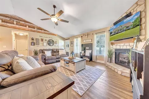 Living - 2947 Sandy Level Rd, Goodview, VA 24095 photo 3 of 7