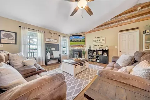 Living - 2947 Sandy Level Rd, Goodview, VA 24095 photo 2 of 7