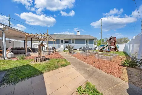 Exterior - 412 E Riverside Dr, Salem, VA 24153 photo 8 of 16