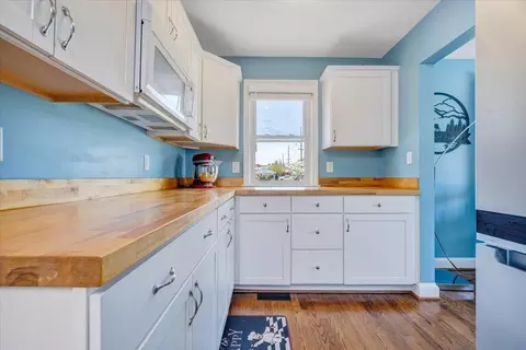 Kitchen - 412 E Riverside Dr, Salem, VA 24153 photo 6 of 7
