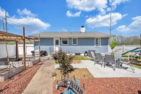 Exterior - 412 E Riverside Dr, Salem, VA 24153 photo 3 of 16