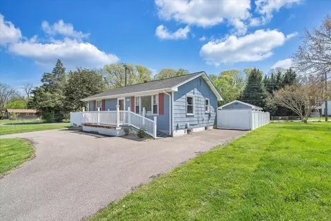 Exterior - 412 E Riverside Dr, Salem, VA 24153 photo 12 of 16
