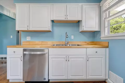 Kitchen - 412 E Riverside Dr, Salem, VA 24153 photo 5 of 7