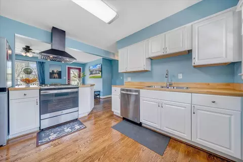 Kitchen - 412 E Riverside Dr, Salem, VA 24153 photo 3 of 7