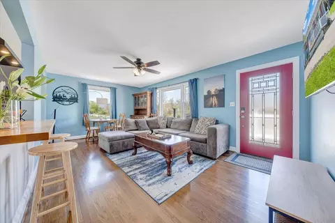 Living - 412 E Riverside Dr, Salem, VA 24153 photo 2 of 4