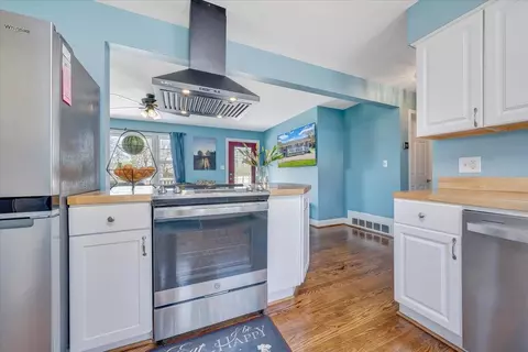 Kitchen - 412 E Riverside Dr, Salem, VA 24153 photo 4 of 7
