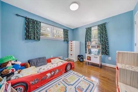 Bedroom - 412 E Riverside Dr, Salem, VA 24153 photo 5 of 5