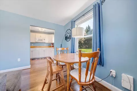 Dining - 412 E Riverside Dr, Salem, VA 24153 photo 2 of 2