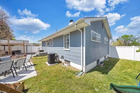 Exterior - 412 E Riverside Dr, Salem, VA 24153 photo 5 of 16