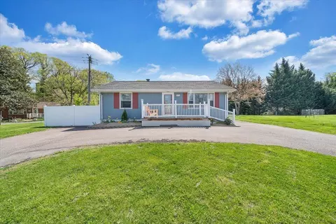Exterior - 412 E Riverside Dr, Salem, VA 24153 photo 15 of 16