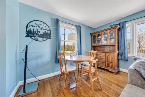 Dining - 412 E Riverside Dr, Salem, VA 24153 photo 1 of 2