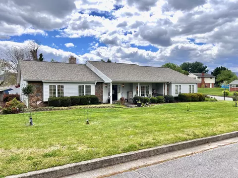 2675 Jackson Dr, Salem, VA 24153
