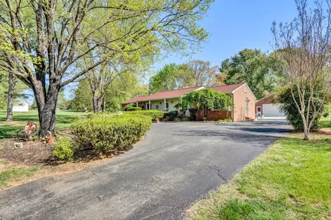 1710 Amy Ln, Salem, VA 24153