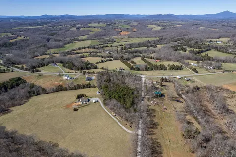1037 Moneta Rd, Bedford, VA 24523