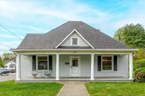 703 N Broad St, Salem, VA 24153