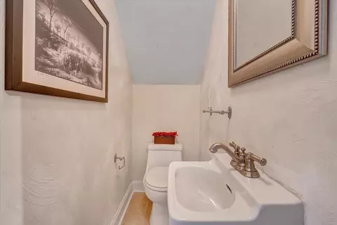Bath - 1360 Maple Ave SW, Roanoke, VA 24016 photo 1 of 2