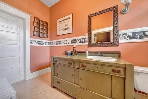 Bath - 1360 Maple Ave SW, Roanoke, VA 24016 photo 2 of 2