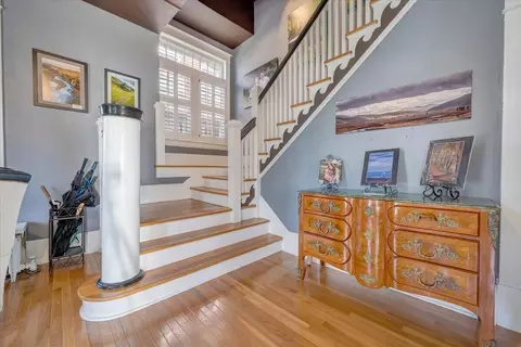Entry Way - 1360 Maple Ave SW, Roanoke, VA 24016 photo 3 of 4