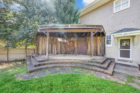 Exterior - 1360 Maple Ave SW, Roanoke, VA 24016 photo 5 of 7