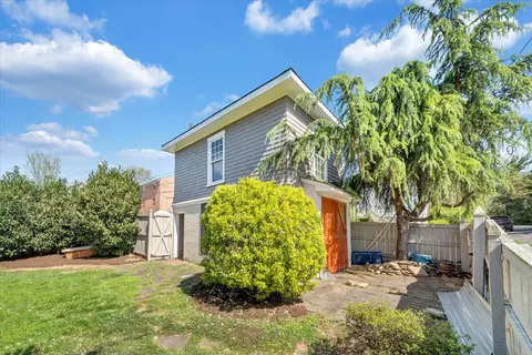 Exterior - 1360 Maple Ave SW, Roanoke, VA 24016 photo 6 of 7